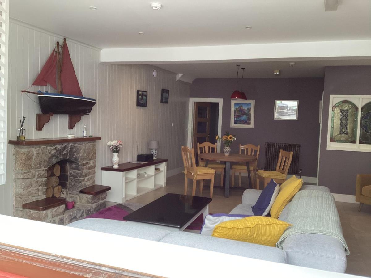 Roundstone Retreats Quayside Luxury Apt Bagian luar foto